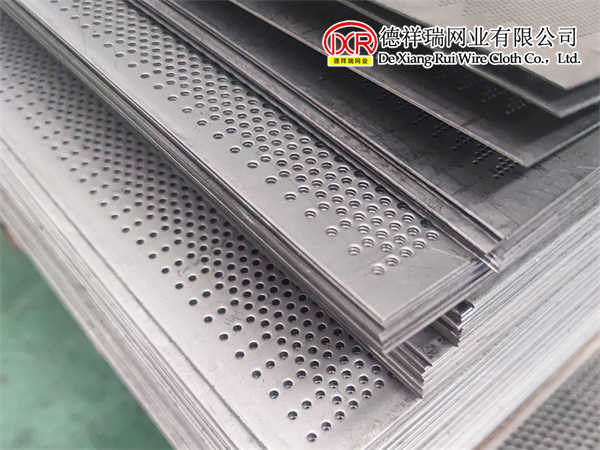 沖孔網(wǎng)片圍欄